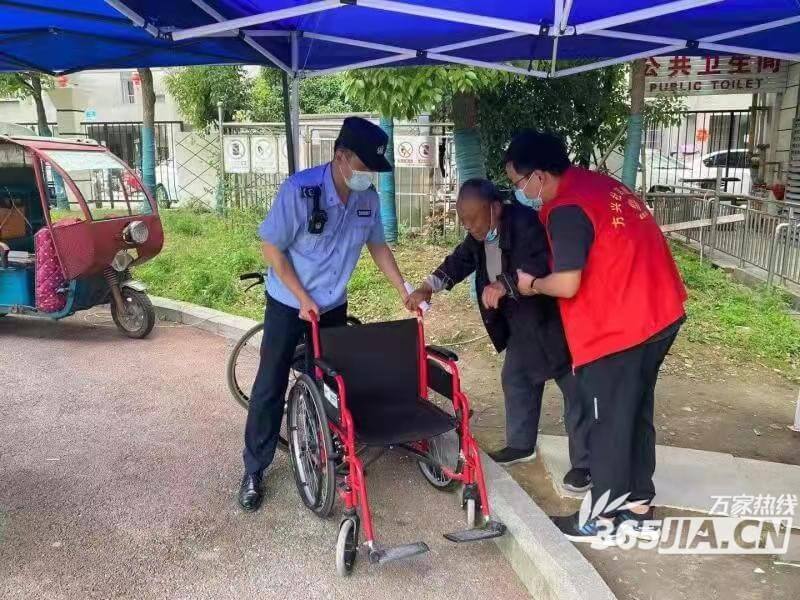 赞！合肥包河区城管开启“暖心通道” 助力行动不便老人接种疫苗